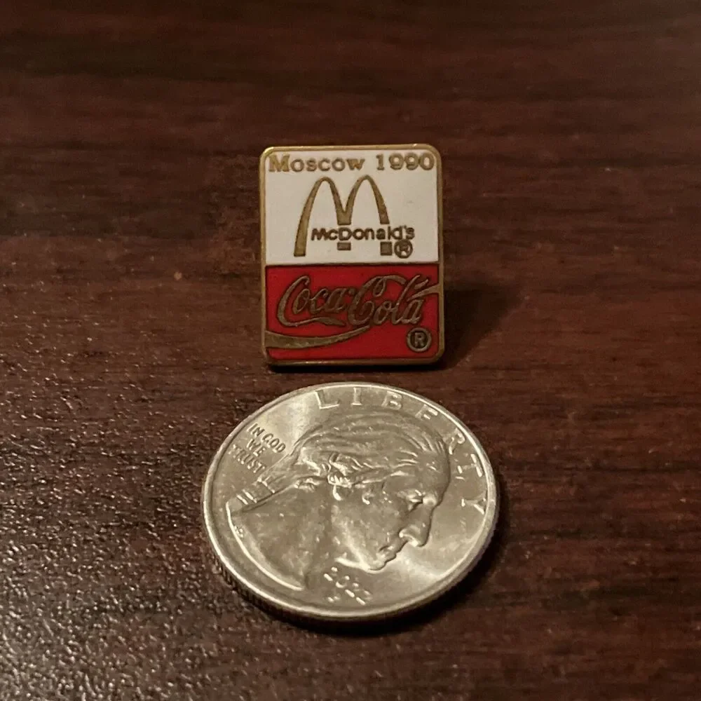 McDonald’s 1990 Coca-Cola Coke Moscow Russia Employee Lapel Hat‎ Pin